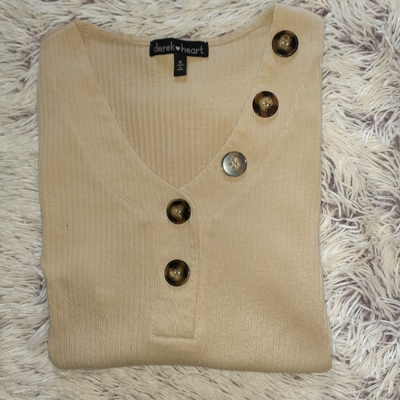 Derek Heart Ribbed with Large Buttons Body Suit - Picture 4 of 4